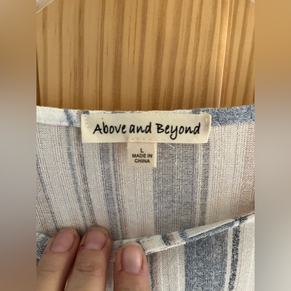Above and Beyond Blue and Tan Stripped 3/4 Sleeve Blouse size Large - Picture 9 of 9